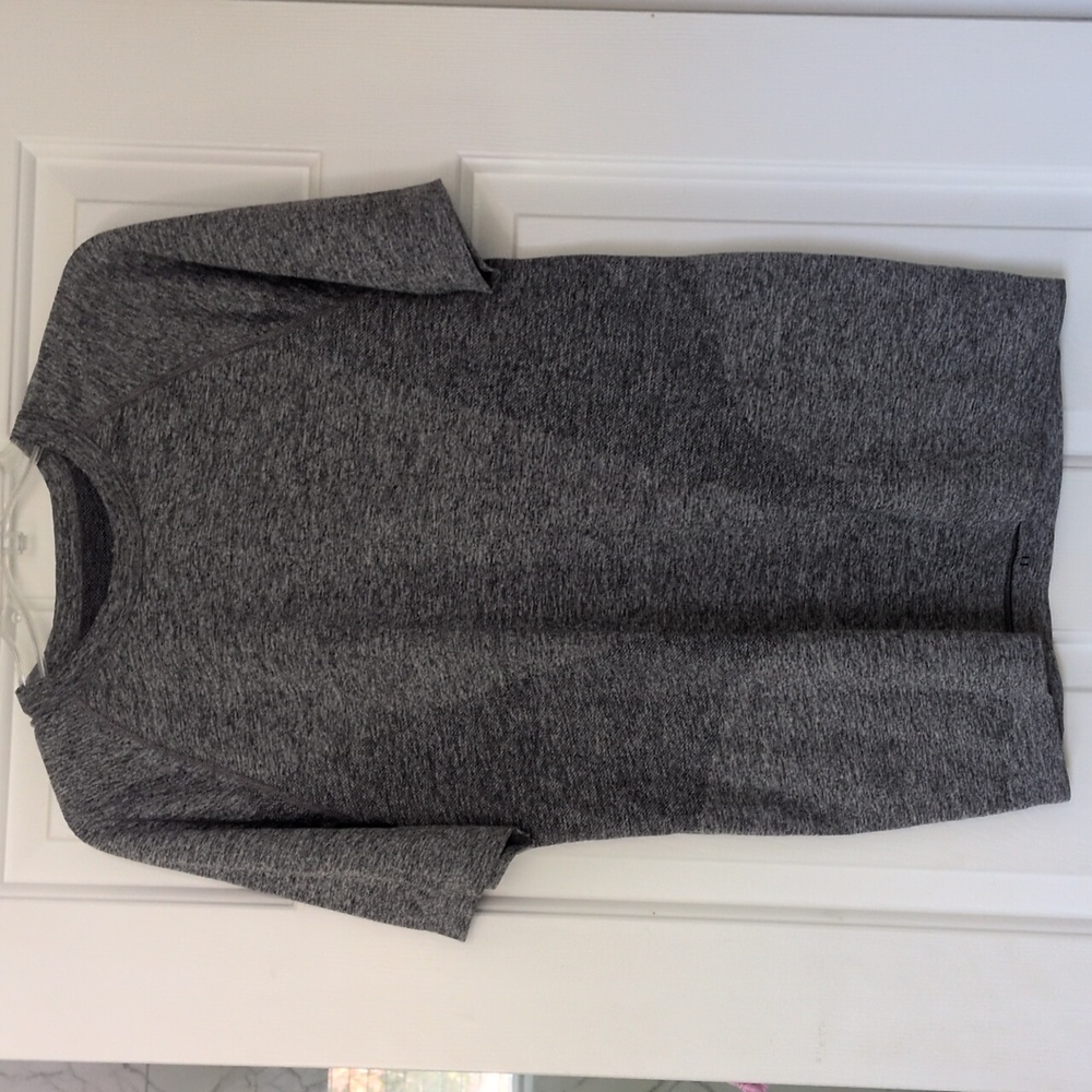 QOR Athletic Tee Shirt Mens Size Medium Short Sleeve Grey Breathable Crew